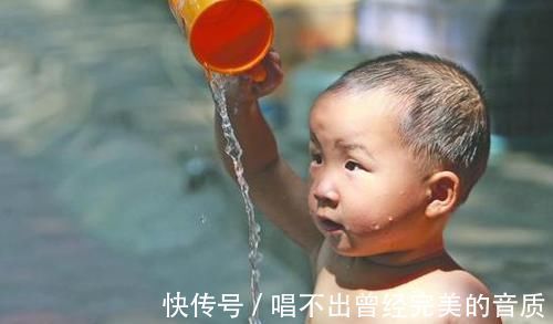 家长|90后夫妻带娃睡觉意外走红,“佛系带娃”成家长界的一股清流