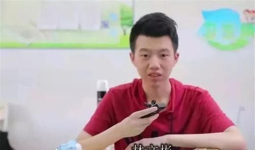 孩子|16岁男孩手写“印刷体”,700万网友点赞,父母却叹气:孩子病了