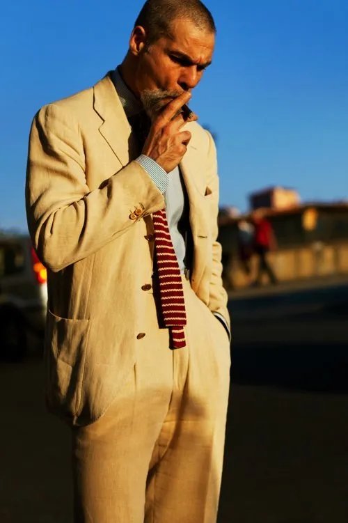 绅装博主有很多,但像 Simone Righi 这么“狂”的还真少见