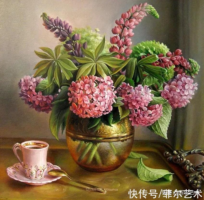 国立|女画家玛丽亚·伊利耶娃画笔下的美丽多彩的女性肖像和精美的花朵