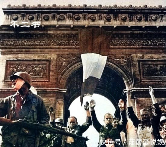 德军士兵|上色老照片：纳粹德国败亡之时，德军高举双手投降，眼神满是恐慌