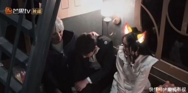 节目组 《密逃3》越来越高能,这期把邓伦和杨幂吓得蹲在地上不敢动