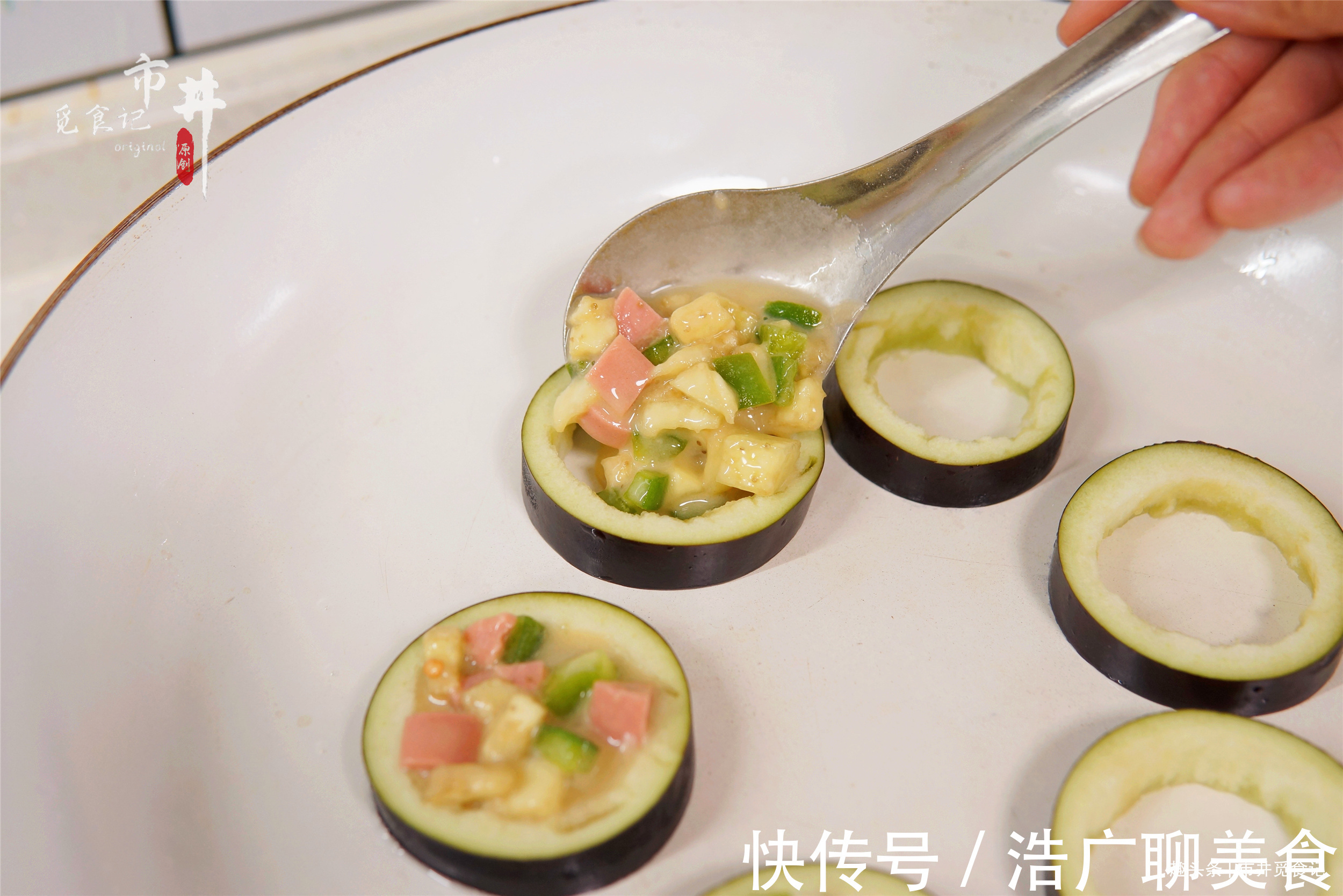 夏天|夏天，我家爱吃的“茄子饼”，简单省事，早餐能吃五六块，真香呀