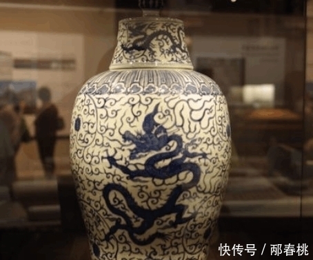 a6264|晒晒郭沫若力主发掘明定陵出土的文物: 如今龙袍发黑碎裂