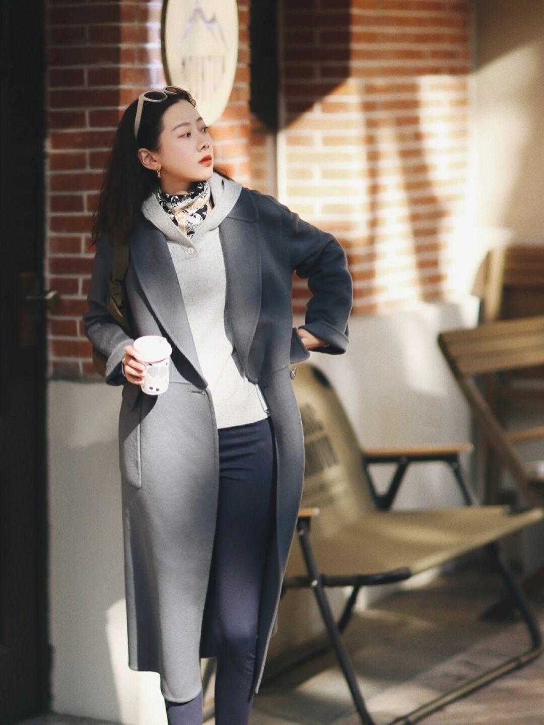 雾霾灰 今年冬天流行穿“雾霾灰”,温柔百搭又显气质,谁穿谁美