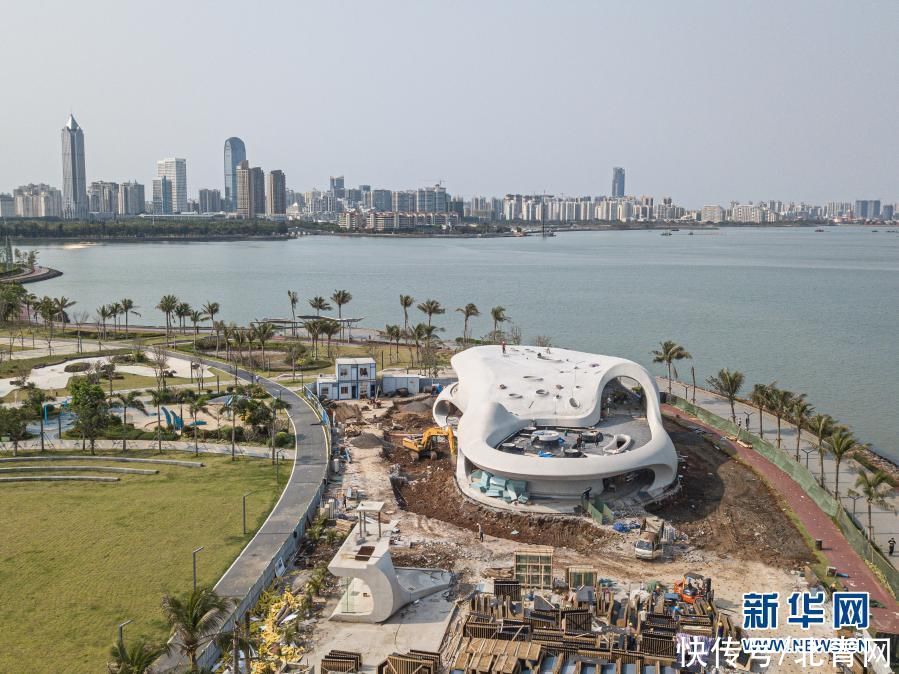 海口：海口湾标志性艺术建筑初见雏形