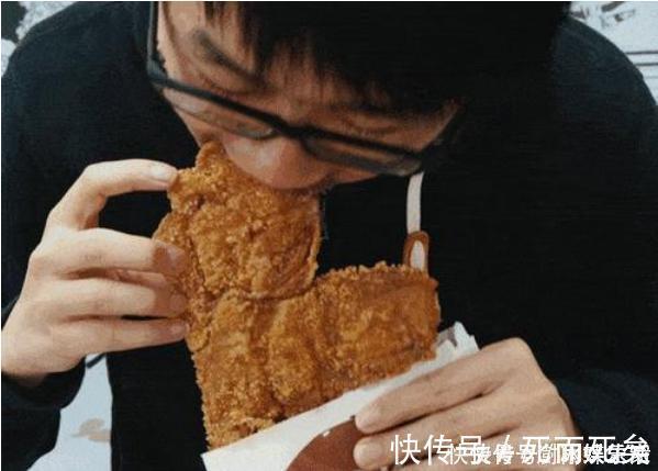 儿子|儿子抢别人鸡排吃,妈妈一旁帮腔护短,女孩的回答让妈妈后背发凉