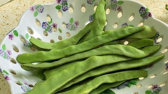 焯水|此菜1年4季都很贵，补钙比牛奶更强，再贵我家每周也要吃4次