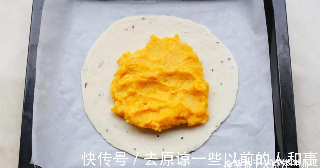 手抓饼|天冷后要多吃红薯,教你新吃法,不煮不油炸,香甜软糯又好吃