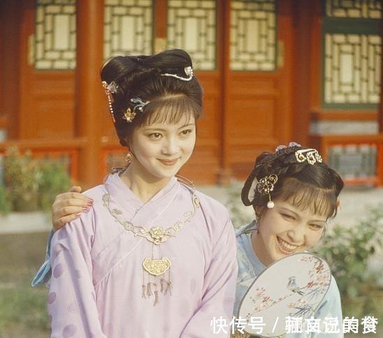 薛宝钗$30年前《红楼梦》剧照 让我们看看红楼梦才女, 最芳华的容颜!