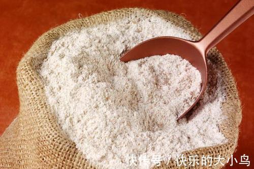 磨坊|夏天面粉里容易生虫,磨坊老板教我这样做,面粉放一年都不结块