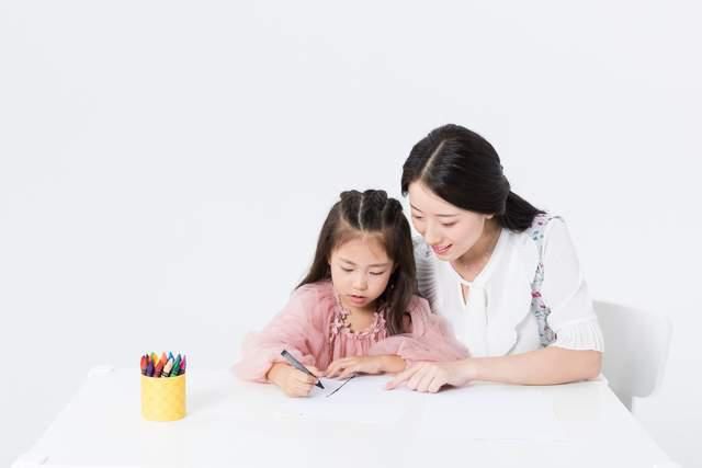 青蛙腿|考试“数青蛙腿”被扣12分，学霸女孩哭诉：青蛙站着有两只是手