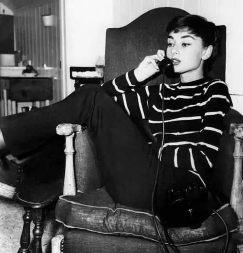 ?条纹怎么穿才不单调？跟着时尚博主这样穿，时髦又显气质！