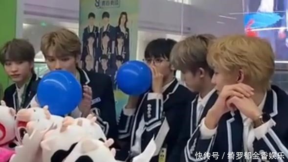 余景天 青3选手营业用力过猛两人吹同一个气球,打情骂俏引争议