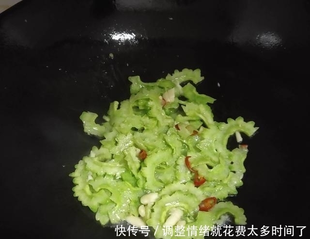 这道菜|小满过后,少吃土豆南瓜,多吃些它,鲜嫩营养,过段时间就少了!