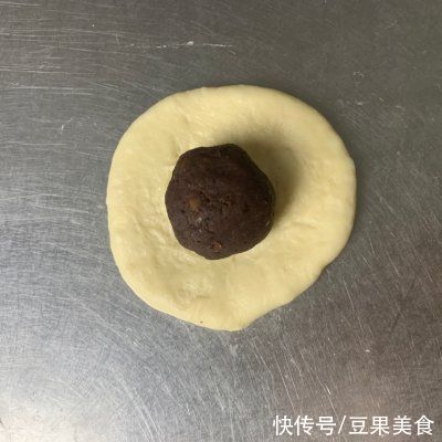 告诉你3个诀窍,在家也能做出豆沙面包卷卷