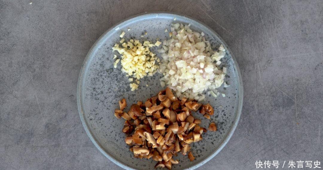 炒出香味|广东人的年味来源于糕点,口感软糯香润,这个芋头糕,你得尝尝