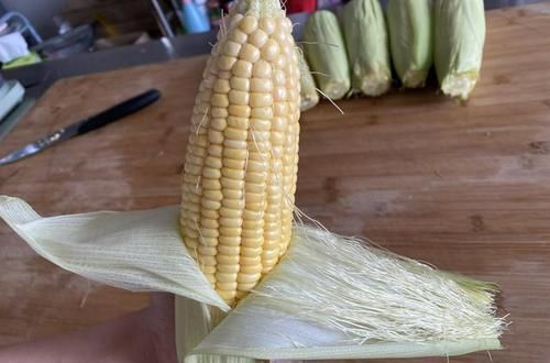 清甜|煮玉米，最忌直接冷水下锅煮！再加这两样，玉米清甜软糯吃不腻