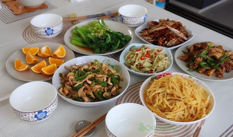 四个女人的晚餐，六道家常菜，网友：会过日子，可以娶回家！