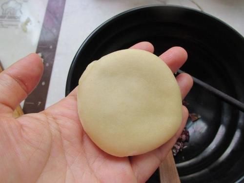 这小点香甜好吃，一咬酥的掉渣，出炉连吃4个，直接停不住嘴