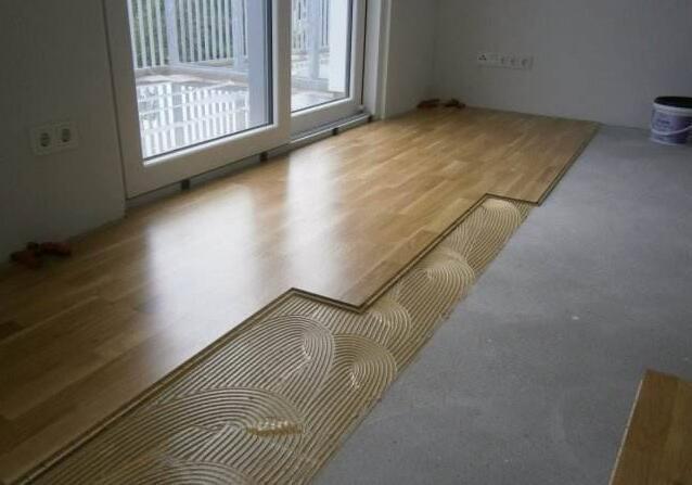 实用|头一次见有人这样铺木地板,实在是太实用了,不得不感叹超机智的