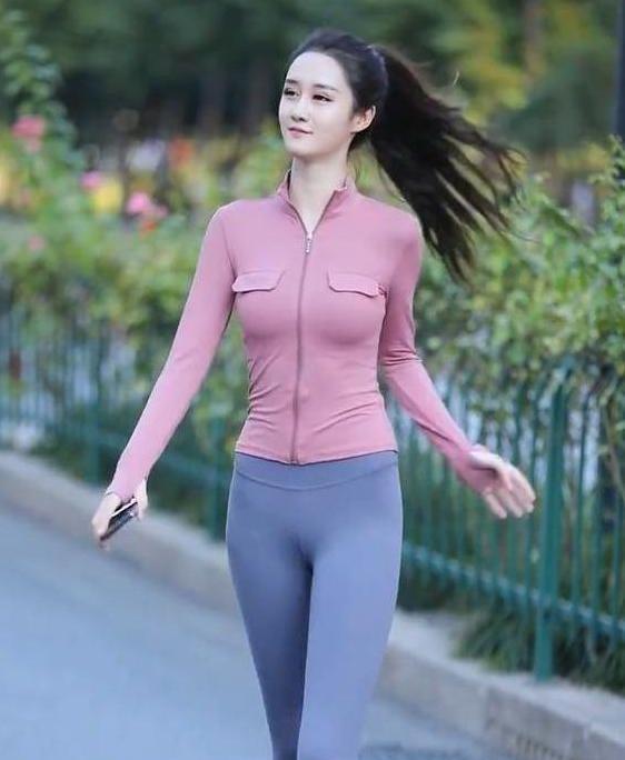 运动裤 打底裤,展现出充满魅力女性的曲线之美