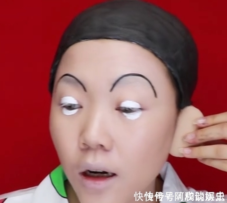 小姐姐|小姐姐仿妆蜡笔小新,开始操作很新鲜,看到最后这是成年版的吧
