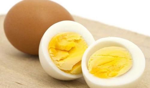 煮鸡蛋,水里多加一勺它,蛋壳不开裂,很好剥壳,鸡蛋又香又嫩