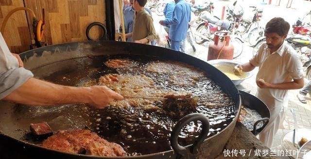 火爆|印度街头火爆美食,油炸牛肉饼,简单粗暴,太豪放了!