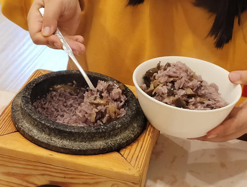 西塔|在西塔干饭就得走流程,小热炕,大麦茶,一饭还能三吃