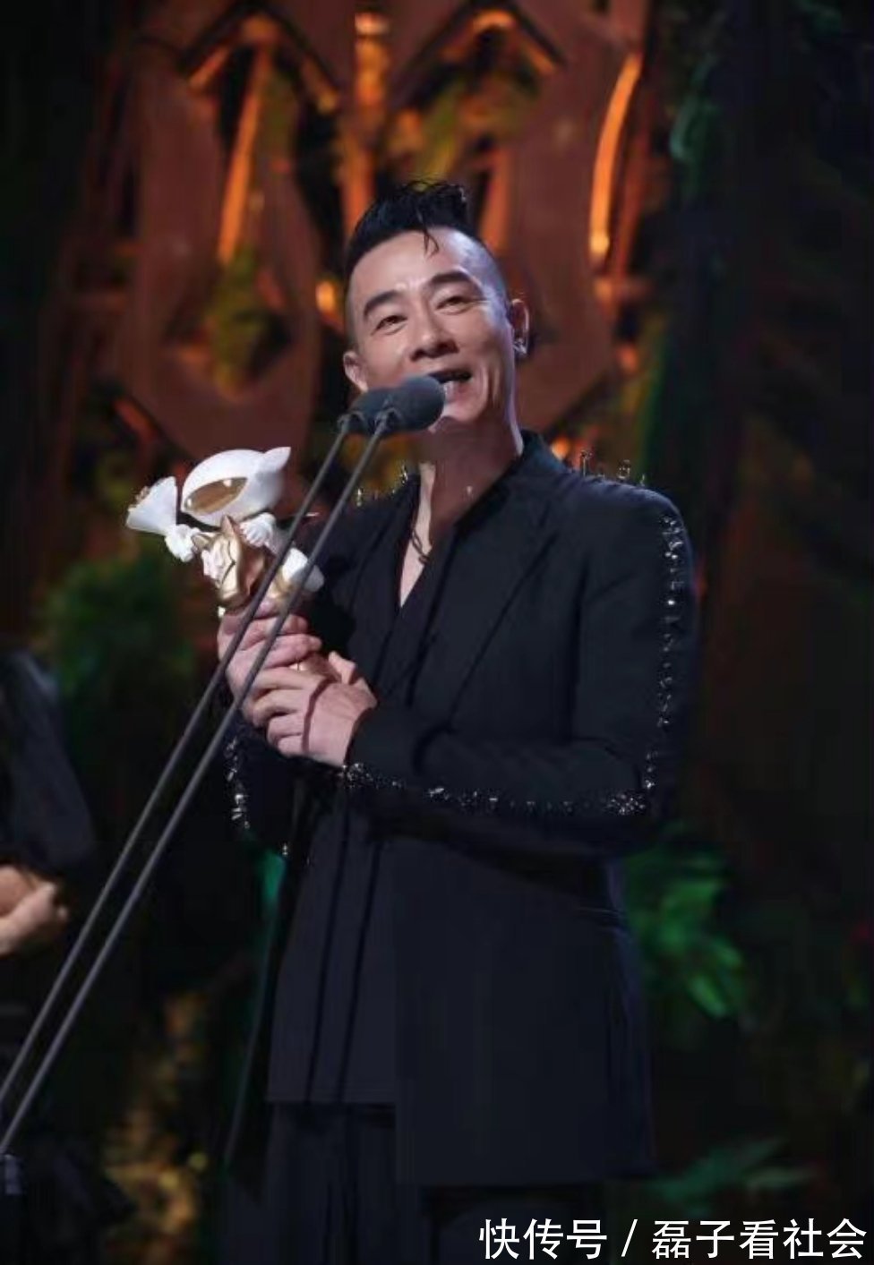 陳小春發(fā)文告別《披荊斬棘的哥哥》，言簡(jiǎn)意賅，這就是陳小春！