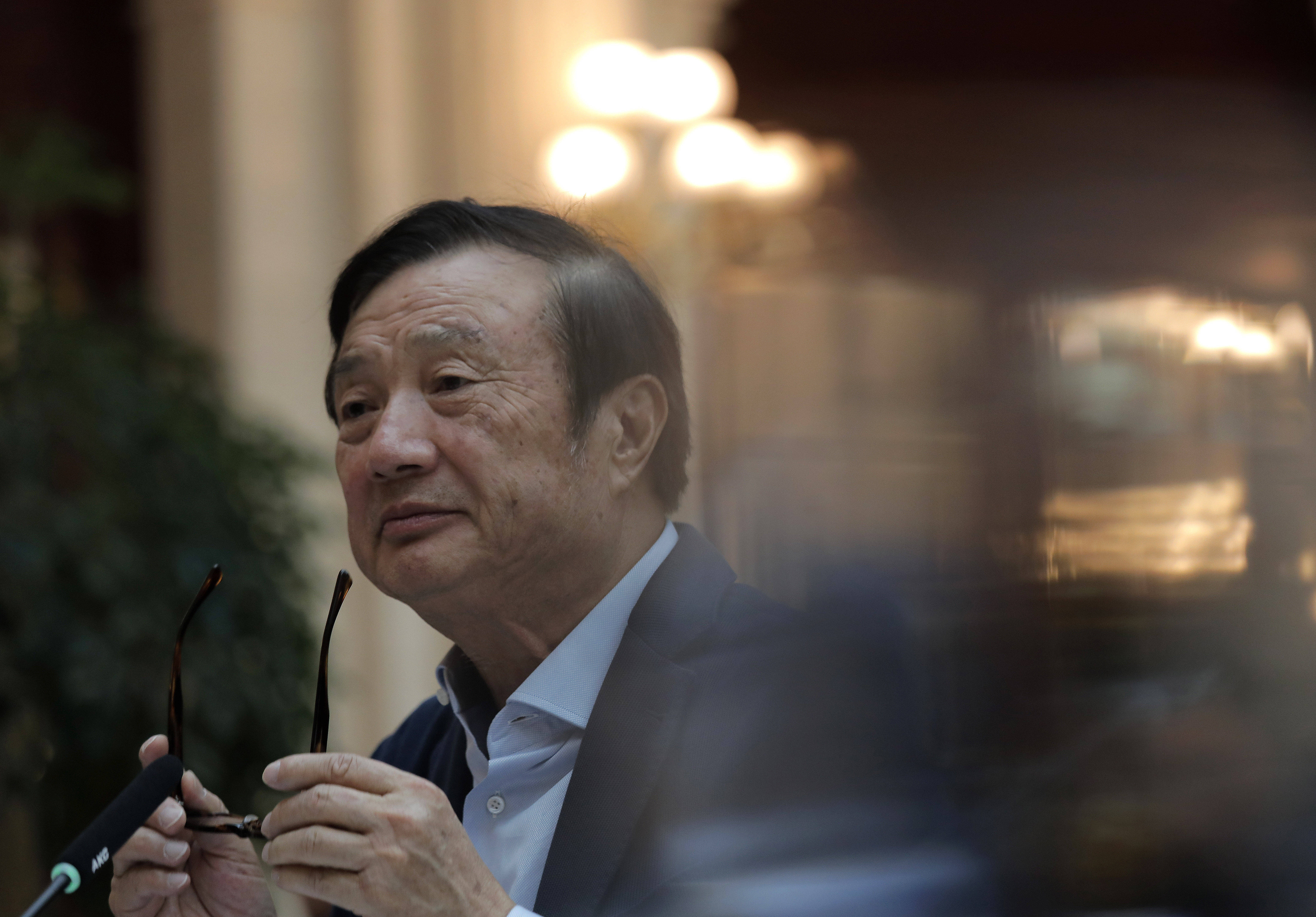 华为|任正非花8000万买下这首歌,为什么选择张靓颖来唱?!