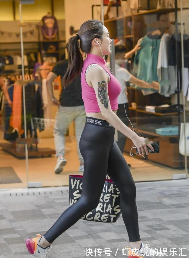 连衣裙 亭亭玉立的连衣裙美女,才能让着装演绎出时髦感,大腿肉滑