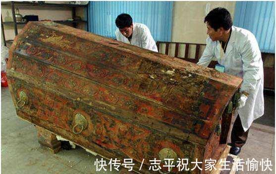 公主|古墓出土美貌公主,当人们要“打开”她的外衣时,差点遭暗算