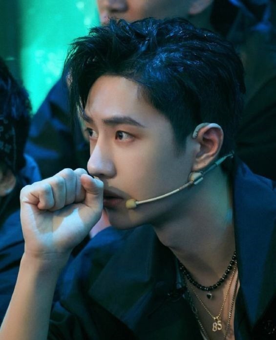 华晨宇|当男明星都留长发王一博变儒雅,华晨宇更酷帅,而他惊艳了时光