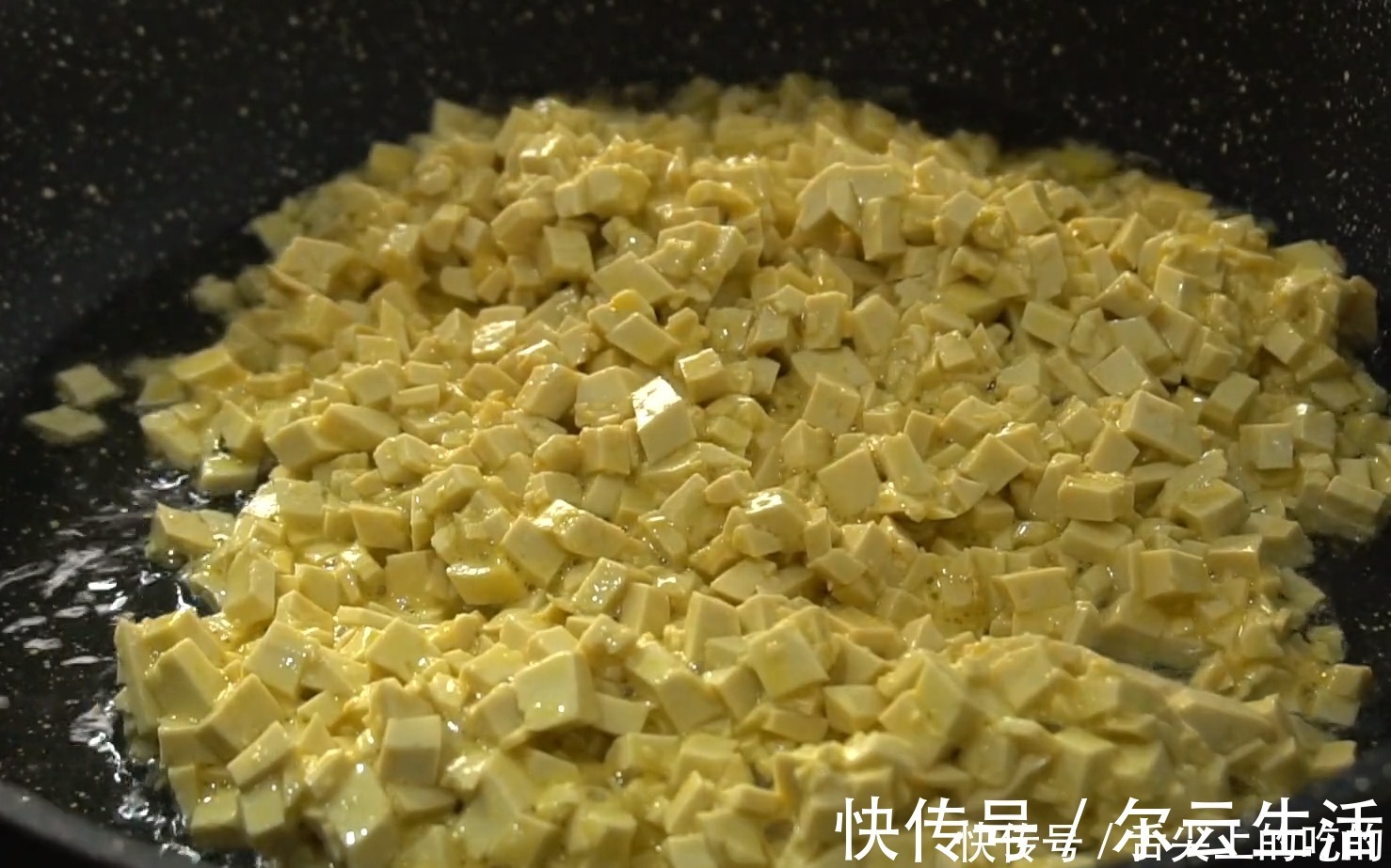 发面|白菜这样吃真过瘾,不发面不烫面,一折一卷就搞定,比包子还好吃