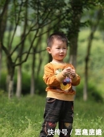 哥哥|把妹妹托付给乡下的姥姥,把哥哥给乡下奶奶,几天后,妈妈笑喷了