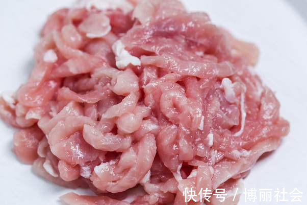 蒜苔|蒜苔直接下锅炒那就错了，多做1步，脆嫩又入味，颜色不发黄