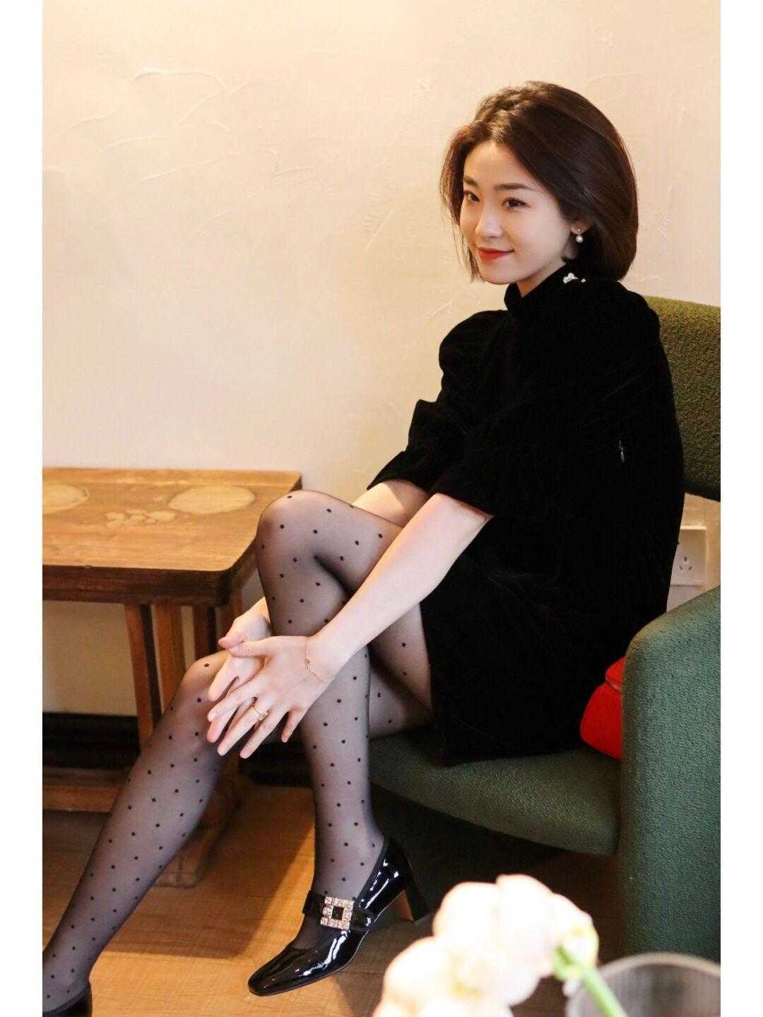 穿衣|轻熟黑丝搭什么鞋子最好看?码住这“四款”可以美上加美