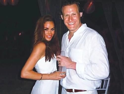 在婚礼上 梅根选择纯白色礼服 这让女王很惊讶