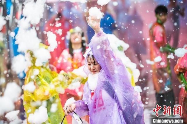 助阵|三千名高考生长沙雨中彩虹跑 郑恺杜海涛等助阵