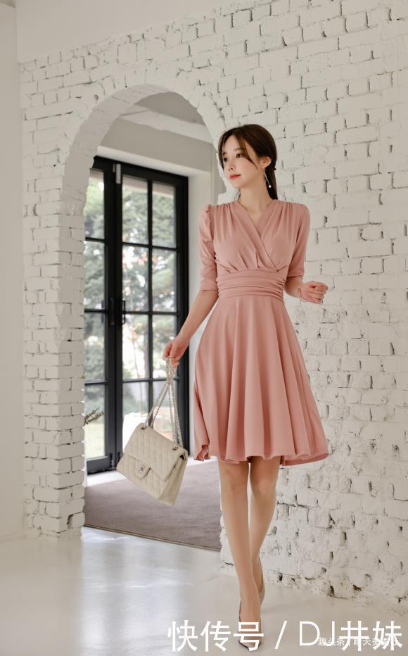 洛神|晴天美图孙允珠,洛神粉桃轻盈飘绢甜馨连衣裙