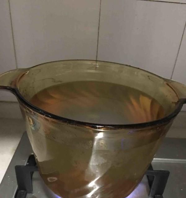 晶莹剔透|中国人“吃腻了”的食物,却成了外国人的奢侈品,还取名雨滴蛋糕