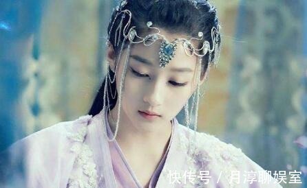 青楼#青楼女子出上联:野花不种年年有,秀才对出下联后她满脸通红