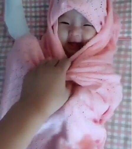 造型|宝宝午睡醒了,宝妈想叫宝宝起床,看到宝宝造型后,宝妈笑弯了腰