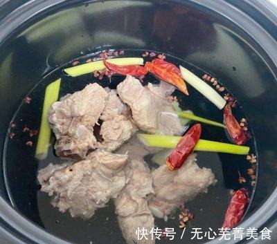 面条|排骨豆角焖面这么做最好吃,一般人我不告诉他!
