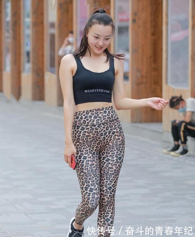 穿搭 自然随性的打底裤穿搭更显大气时尚感,不同的款式风格,又美又飒!