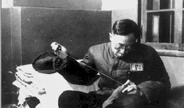 不愧|溥仪第一次发工资60元,看他都买了啥?不愧是坐过龙椅的人