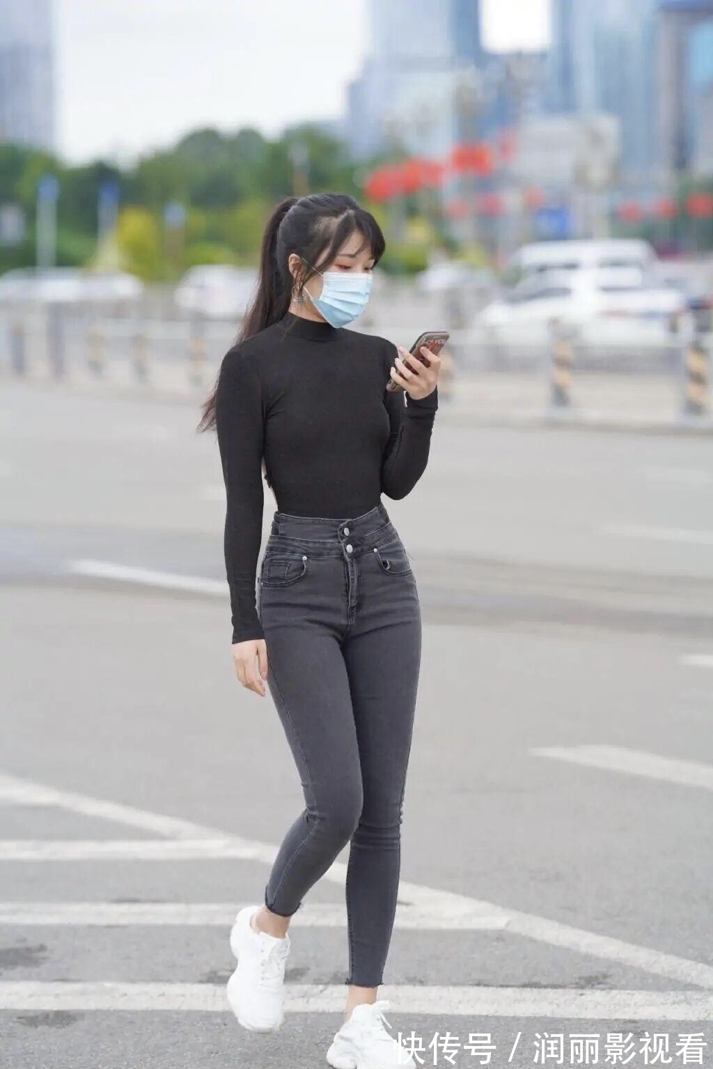 女性|真正见过世面的女性,牛仔裤还可以这么穿,“颠覆”了你的认知!