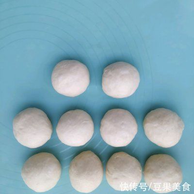 牛奶面包|早上不知道吃什么,一碗黑米牛奶面包全搞定